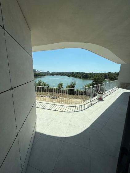 Apartament cu 3 camere semidecomandat în Colentina