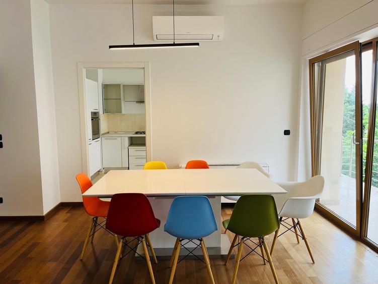 Apartament cu 5 camere decomandat în Primăverii
