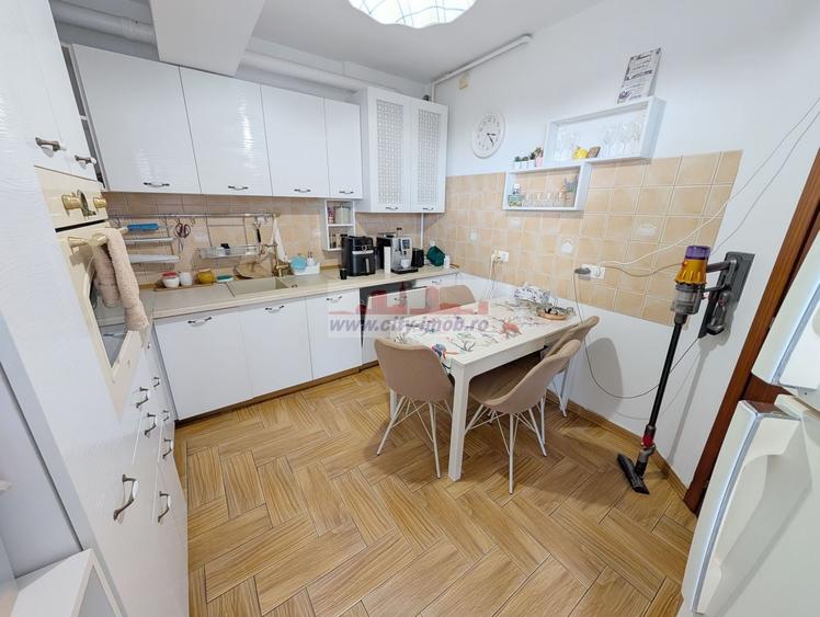 Apartament cu 3 camere decomandat în Străulești