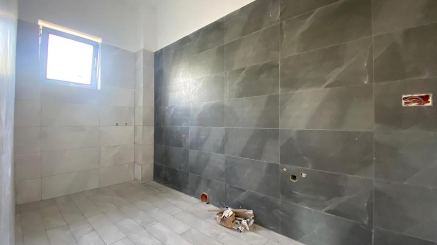 Duplex cu 4 camere cu Canalizare în Rolast