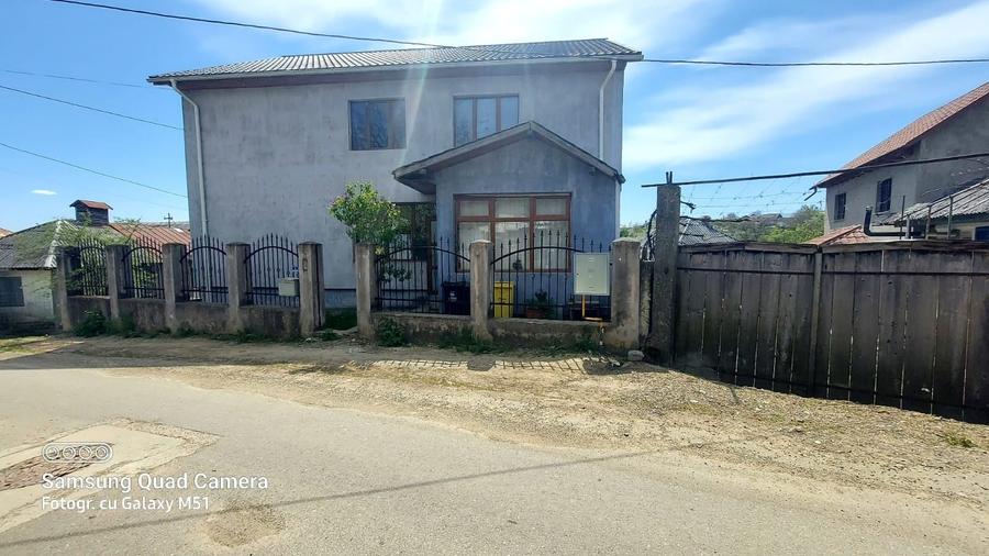 Casă cu 4 camere cu Teren 250 Mp în Faraoani