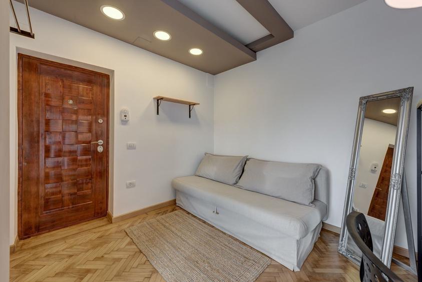 Apartament cu 3 camere, mobilat în P-ța Romană