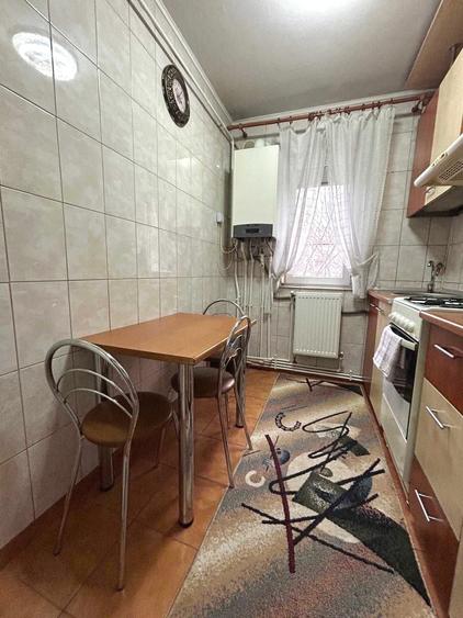 Apartament cu 3 camere semidecomandat în Dacia