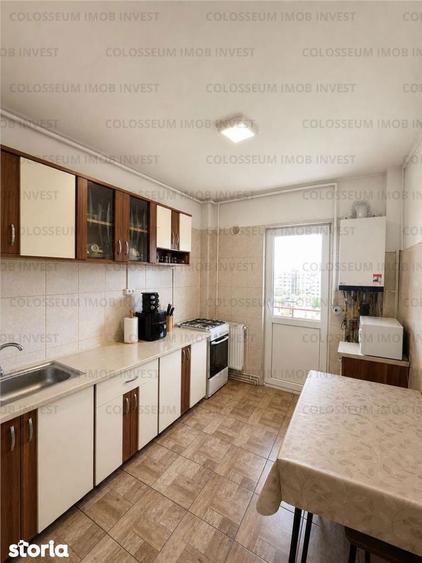 Apartament cu 3 camere decomandat în Astra