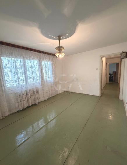 Apartament cu 3 camere semidecomandat în Apusului