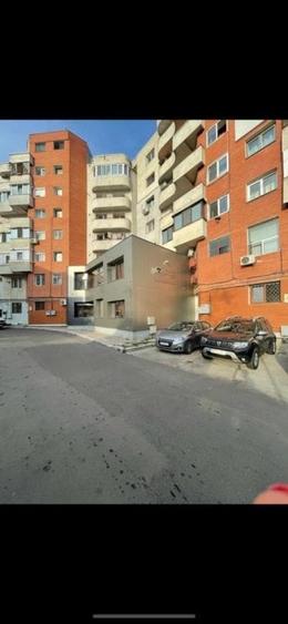 Birou, de 260 mp, în Piața Centrală