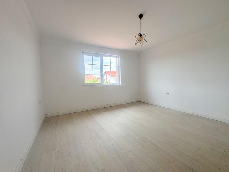 Duplex cu 4 camere cu Canalizare în Moșnița Nouă
