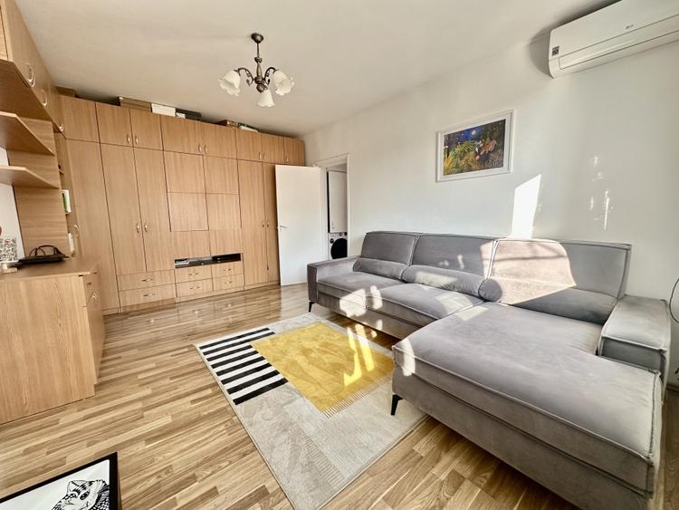 Apartament cu 2 camere semidecomandat, mobilat în 1 Mai