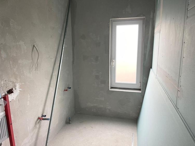Apartament cu 3 camere decomandat în Torontalului