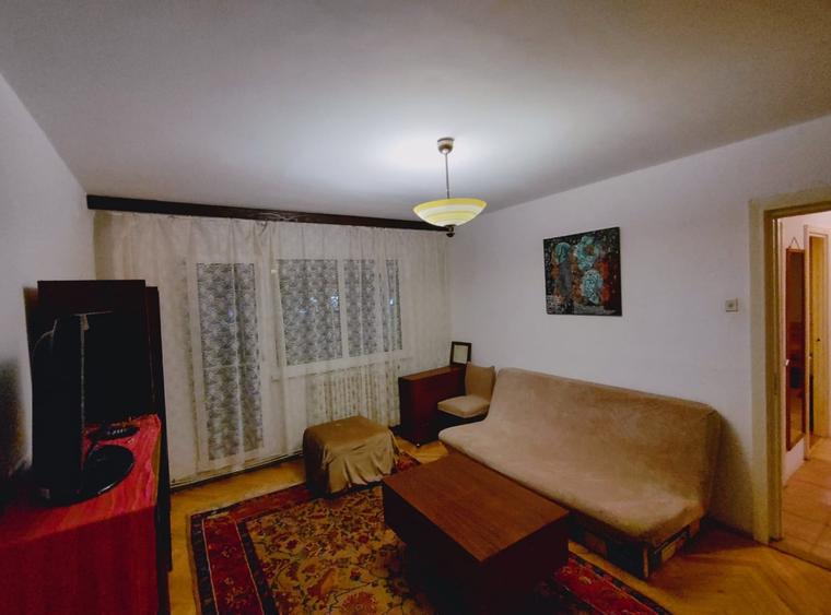 Apartament cu 3 camere semidecomandat, mobilat în Tătărași