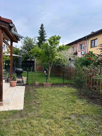 Casă individuală cu 4 camere cu Canalizare în Voluntari