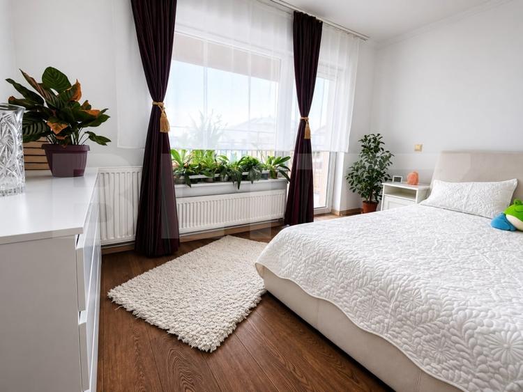 Apartament cu 4 camere decomandat, mobilat în Între Lacuri