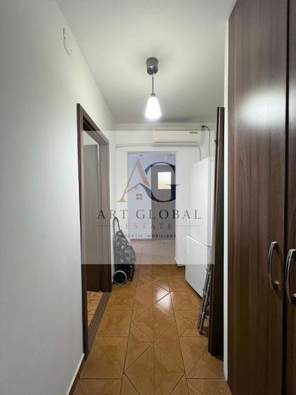 Apartament cu 3 camere semidecomandat, mobilat în Titan