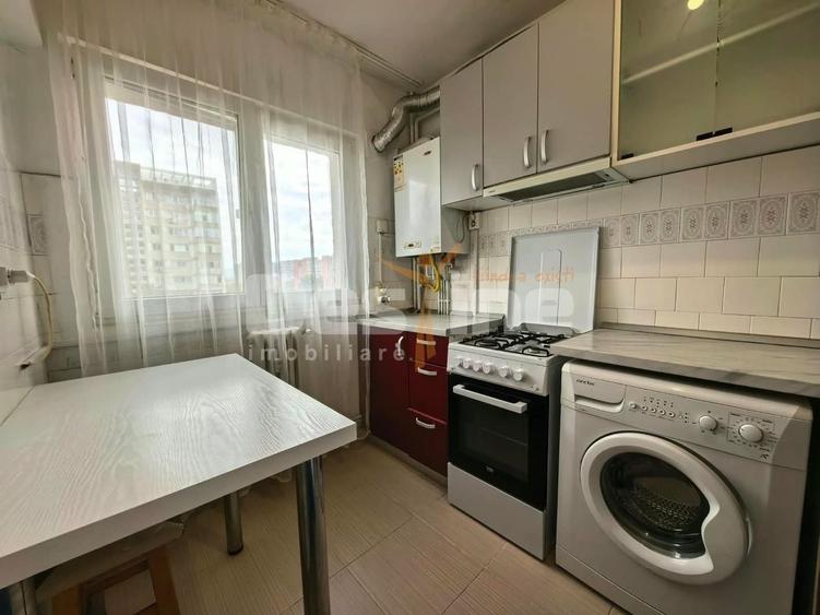 Apartament cu 3 camere semidecomandat, mobilat în Palat