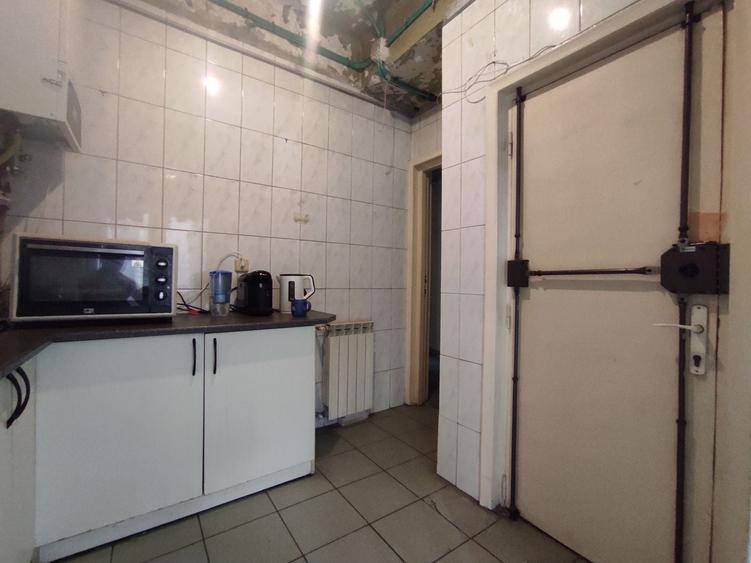 Apartament cu 4 camere decomandat în Calea Călărașilor