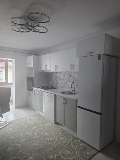 Inchiriez apartament cu 2 camere decomandat zona bazar gata de mutat - 6