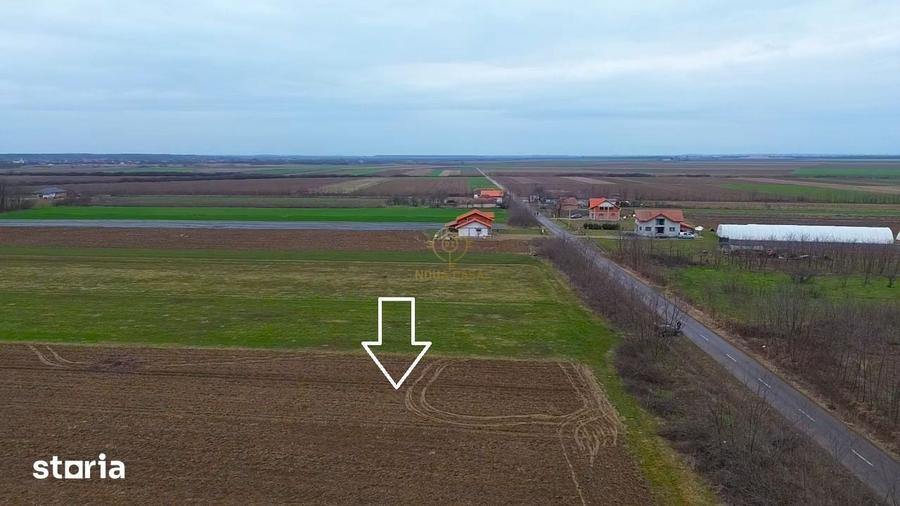 Teren de 4300 mp, în Odoreu