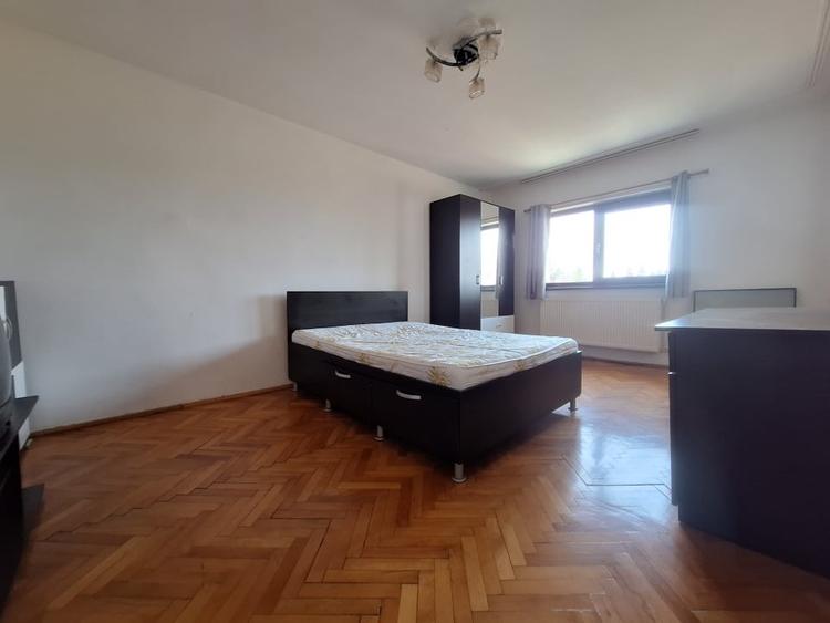 Apartament cu 3 camere decomandat, mobilat în Lipovei