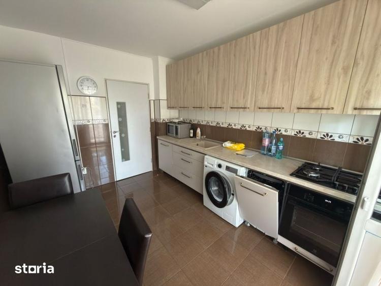 Apartament cu 3 camere semidecomandat în Mărășești