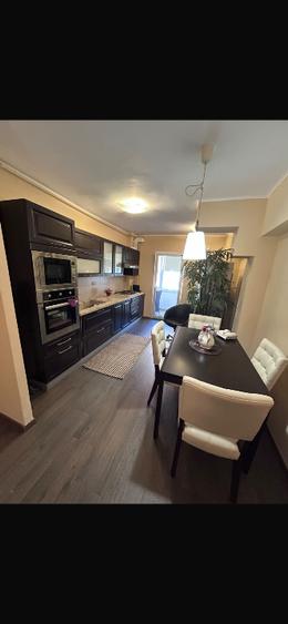 Apartament cu 3 camere decomandat în Răcădău