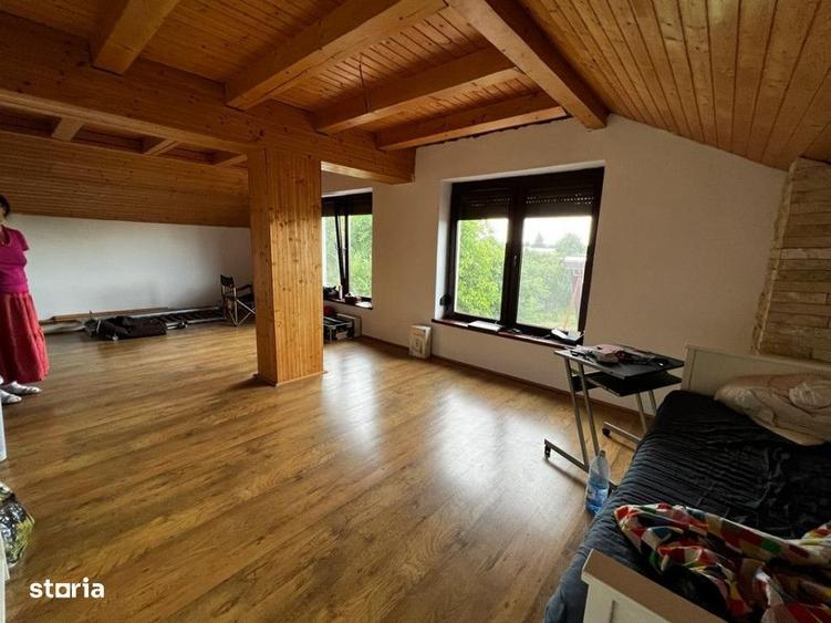 Casă cu 4 camere cu Teren 1741 Mp în Buriaș