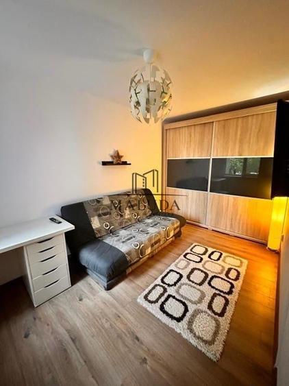 Apartament cu 3 camere semidecomandat, mobilat în Găvana 2