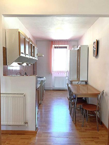 Apartament cu 4 camere decomandat în Central