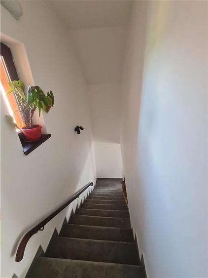 Casă individuală cu 4 camere cu Teren 300 Mp în Hărman