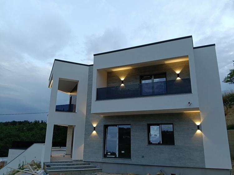 Casă cu 4 camere în Feleacu