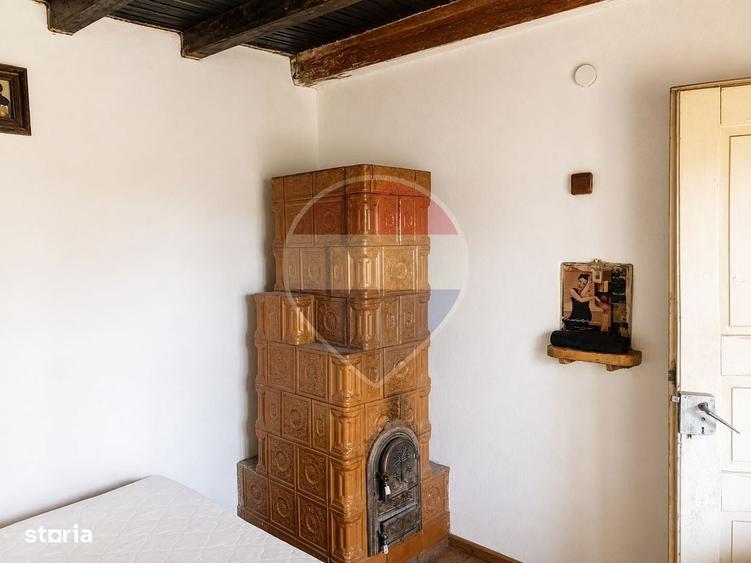 Casă cu 3 camere în Crucea de Piatră