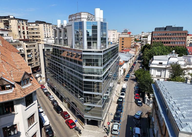 Birou, de 5,185 mp, în Universitate