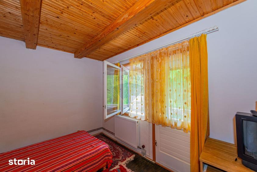Casă cu 6 camere cu Teren 439 Mp în Măneciu