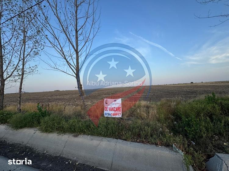 Teren generos, situat pe drum asfaltat intre Craiova ?i Piele?ti