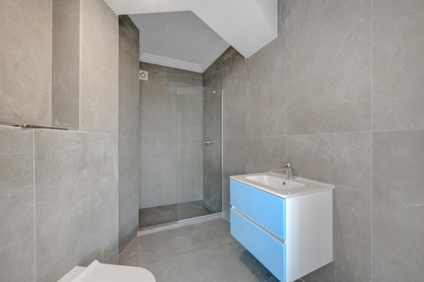 Apartament cu 5 camere decomandat în Timpuri Noi