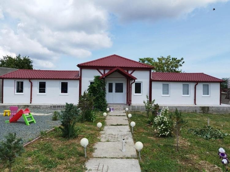 Casă individuală cu 7 camere cu Canalizare în Vadu