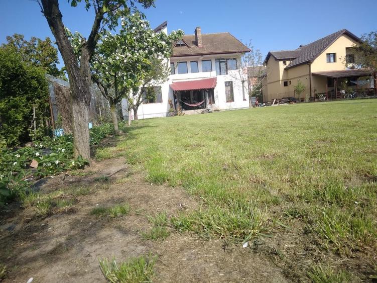 Casă individuală cu 6 camere decomandat cu Canalizare în Săcălaz