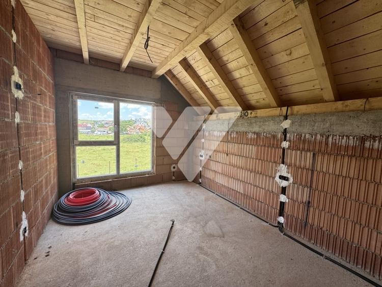 Duplex cu 4 camere cu Canalizare în Șura Mare