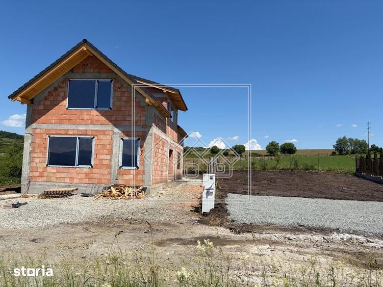 Casă cu 4 camere cu Teren 328 Mp în Aeroport