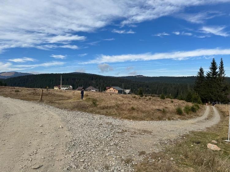 Teren Construcții intravilan de 1002 mp, în Smida