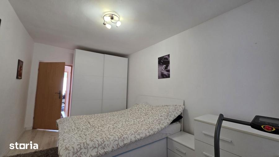 Apartament cu 3 camere semidecomandat în Circumvalațiunii
