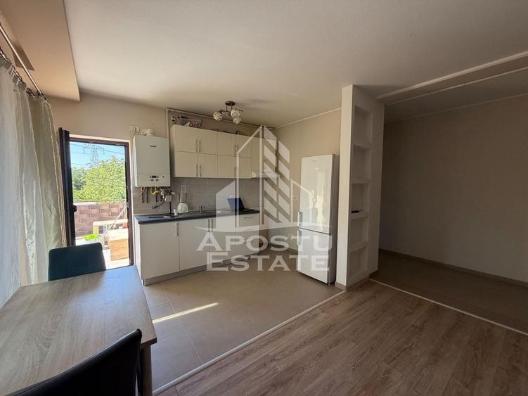 Apartament cu 3 camere decomandat, mobilat în Dumbrăvița
