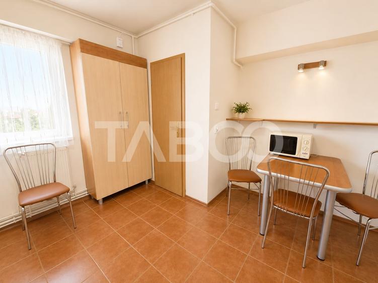 Apartament cu 3 camere decomandat, mobilat în Mihai Viteazul