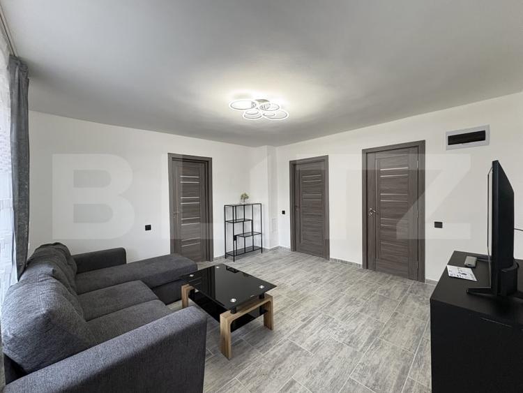 Apartament cu 3 camere decomandat, mobilat în Florești