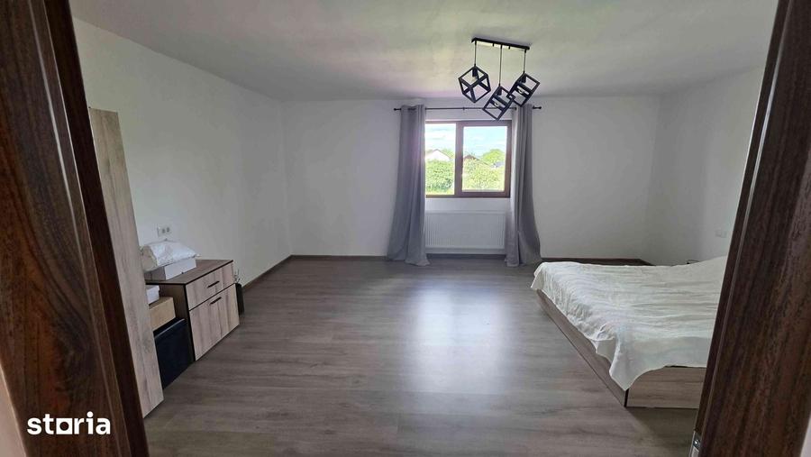 Casă cu 4 camere cu Teren 559 Mp în Podu Roș