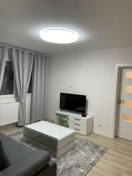 Apartament cu 2 camere semidecomandat în Take Ionescu
