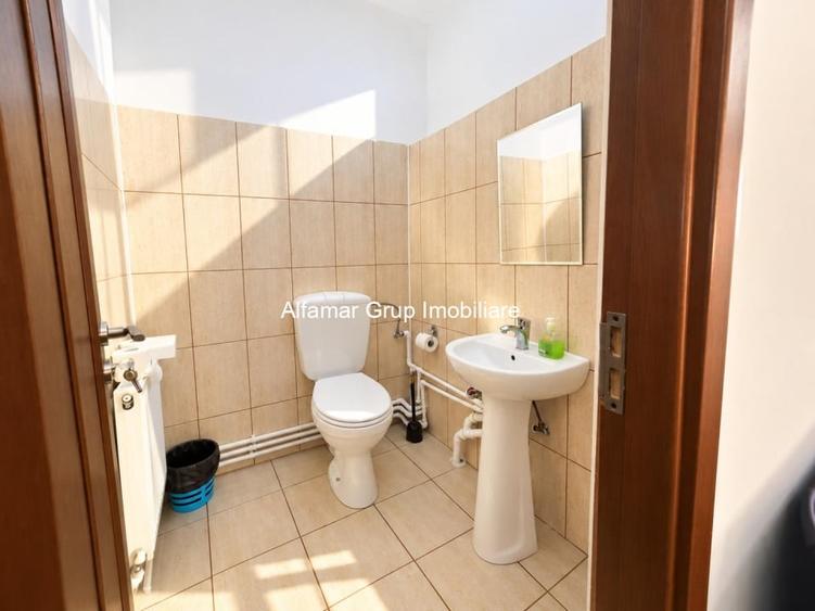 Casă individuală cu 9 camere cu Canalizare în Sebastian