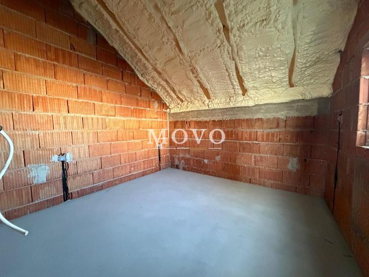 Duplex cu 4 camere cu Teren 250 Mp în Sânandrei
