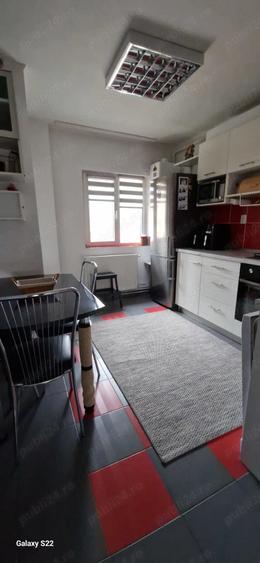 Apartament cu 3 camere decomandat, mobilat în Central
