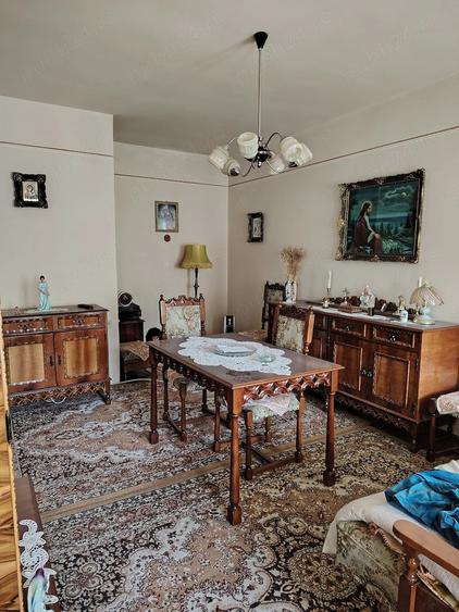 Apartament cu 3 camere decomandat în Jiu-Paroșeni