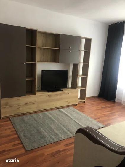Apartament cu 2 camere semidecomandat, mobilat în Central
